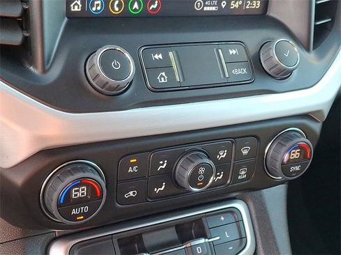 Used 2023 GMC Acadia SLT image 15