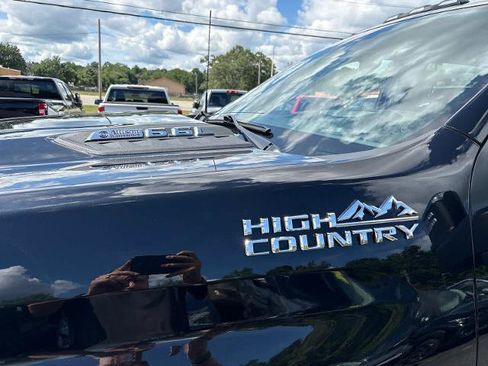 Used 2024 Chevrolet Silverado 2500 High Country w/ High Country Premium Package AWD/4WD image 12