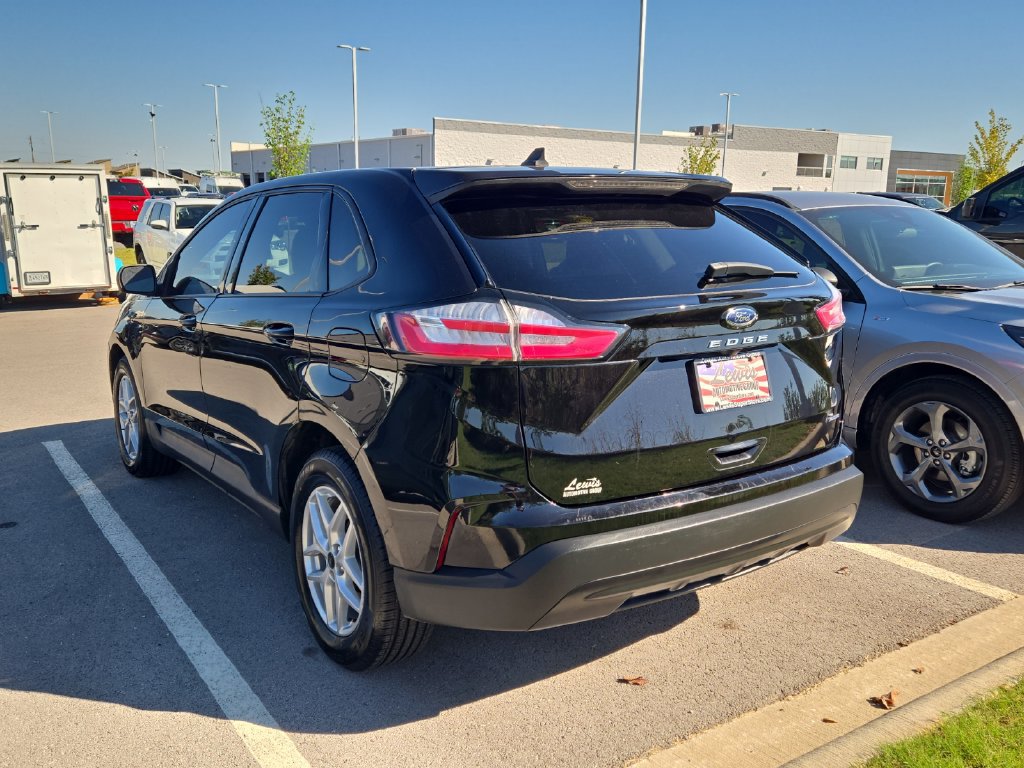 Used 2023 Ford Edge SE AWD/4WD image 2