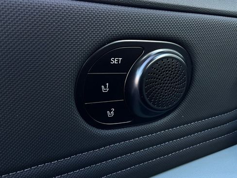 Used 2025 Hyundai Elantra Limited image 23