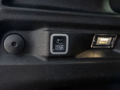 Used 2023 Jeep Grand Cherokee L Limited w/ Luxury Tech Group II image 10