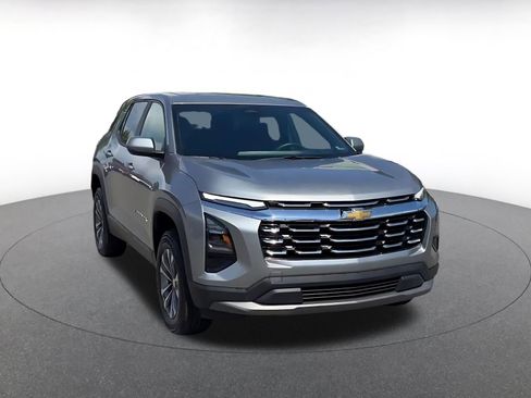 Used 2025 Chevrolet Equinox LT FWD image 3
