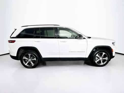Used 2023 Jeep Grand Cherokee 4WD 4xe image 10