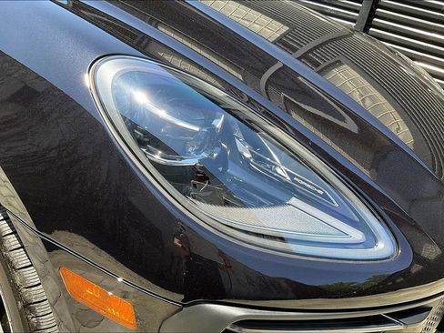 Certified 2025 Porsche Macan image 30