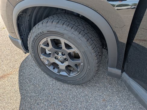 Used 2025 Honda Pilot TrailSport image 6