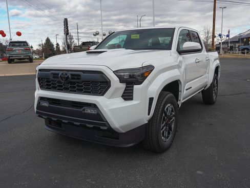 New 2026 Toyota Tacoma TRD Sport image 4