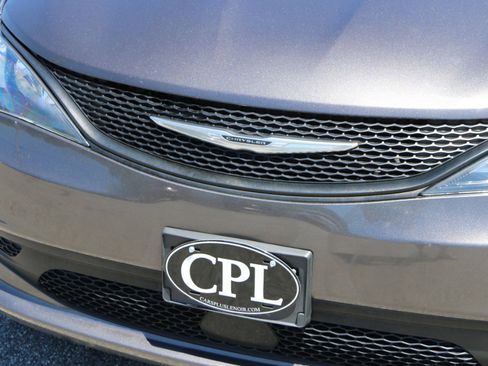 Used 2023 Chrysler Voyager LX FWD image 12