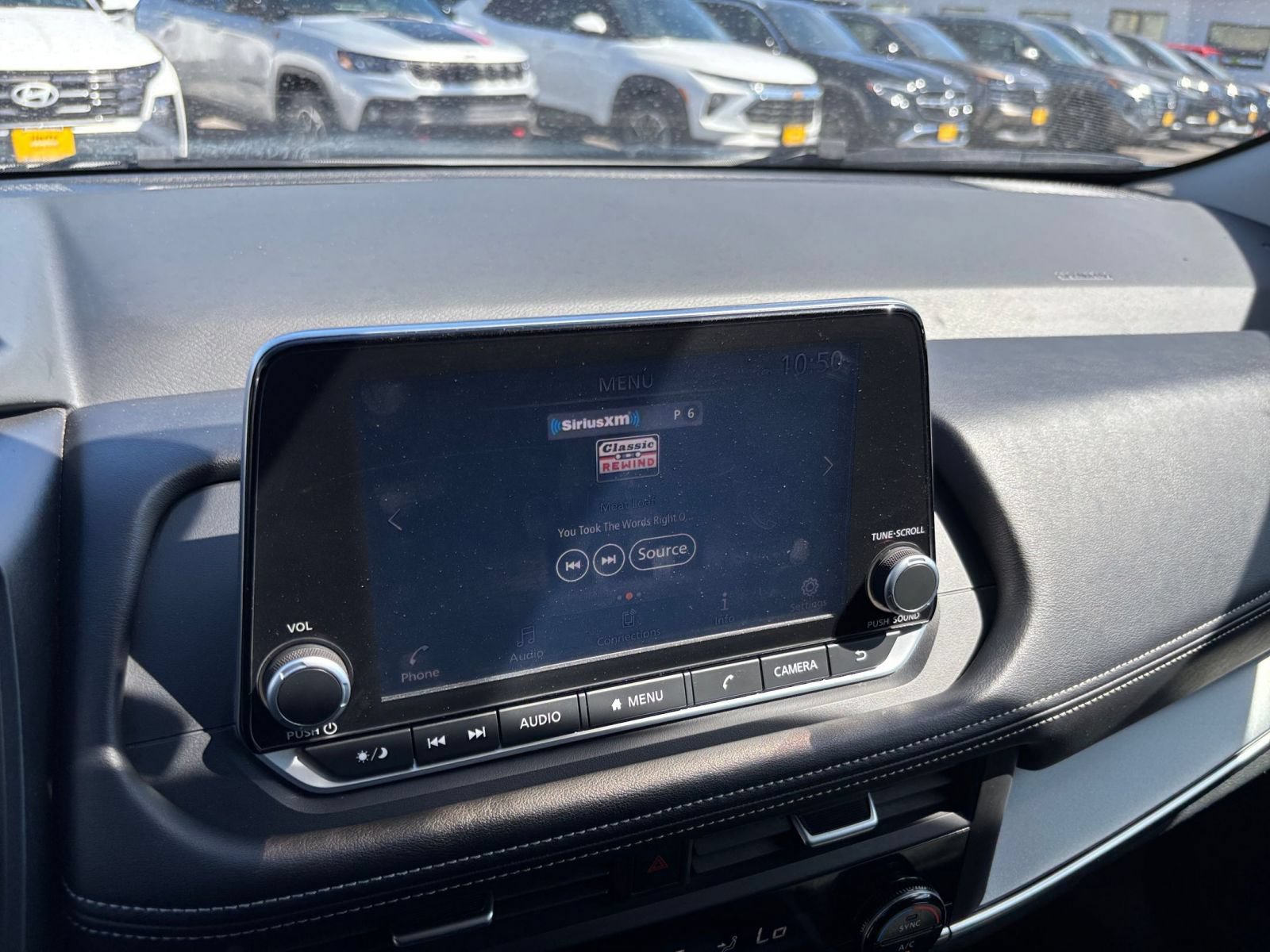 Used 2025 Nissan Rogue SV AWD/4WD image 19