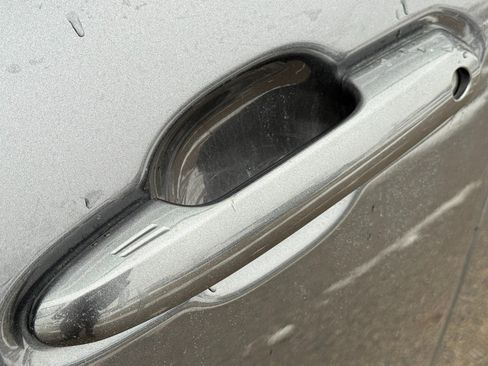 Used 2021 Toyota Highlander XLE image 8