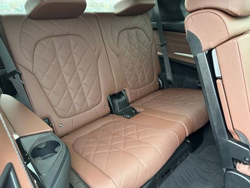 Used 2023 BMW X7 xDrive40i w/ M Sport Package image 11