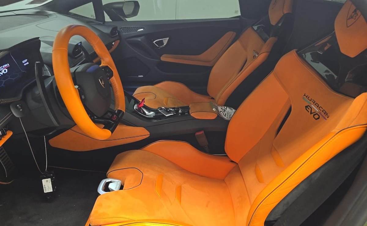 Used 2022 Lamborghini Huracan EVO RWD image 2