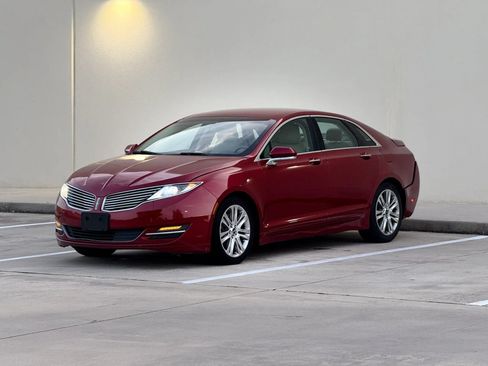 Used 2016 Lincoln MKZ FWD image 3