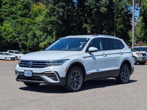 Used 2022 Volkswagen Tiguan SE AWD/4WD image 9