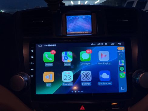 Used 2012 Toyota Highlander SE image 16