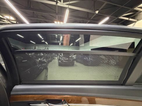 Used 2018 Genesis G90 3.3T Premium RWD image 41