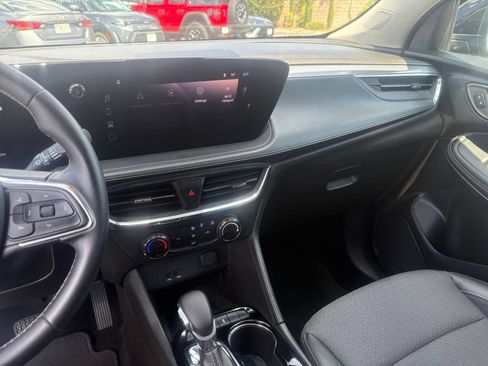 Used 2025 Buick Encore GX Preferred FWD image 17