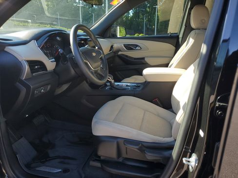 Used 2023 Chevrolet Traverse LS FWD image 17