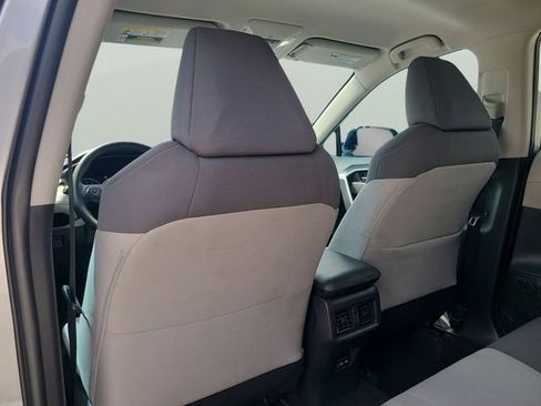 Used 2022 Toyota RAV4 XLE FWD image 9