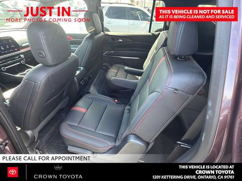 Used 2026 Chevrolet Traverse RS w/ LPO, Floor Liner Package FWD image 5