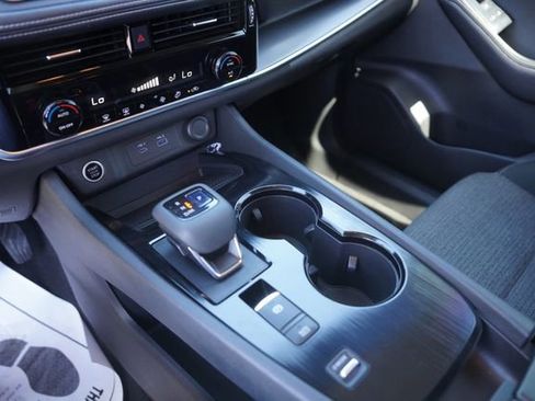 Used 2022 Nissan Rogue SV FWD image 28