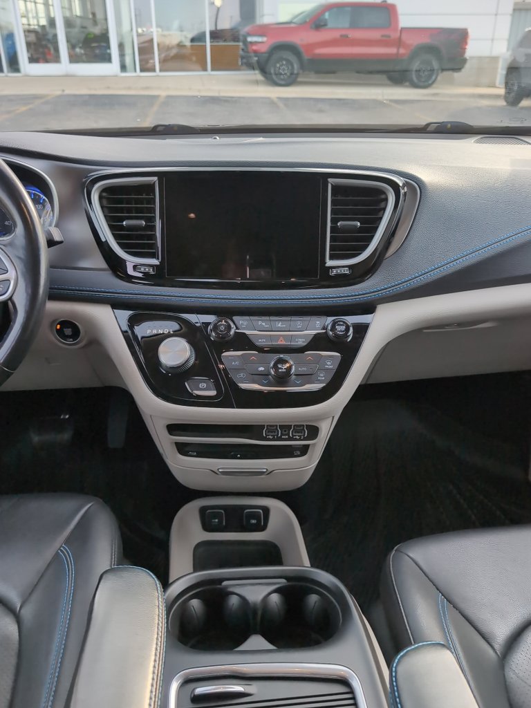 Used 2021 Chrysler Pacifica Touring-L w/ Uconnect Theater Family Group FWD image 5