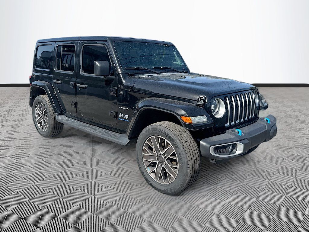 Used 2023 Jeep Wrangler Unlimited Sahara w/ Cold Weather Group AWD/4WD image 4