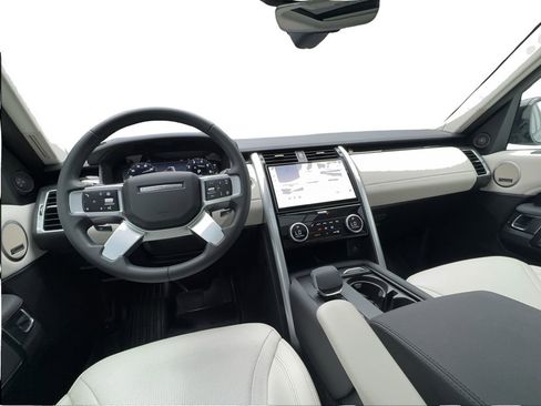 Used 2025 Land Rover Discovery S AWD/4WD image 38