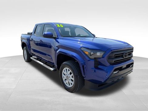 Used 2025 Toyota Tacoma SR5 AWD/4WD image 1
