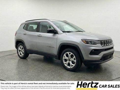 Used 2025 Jeep Compass Latitude image 1