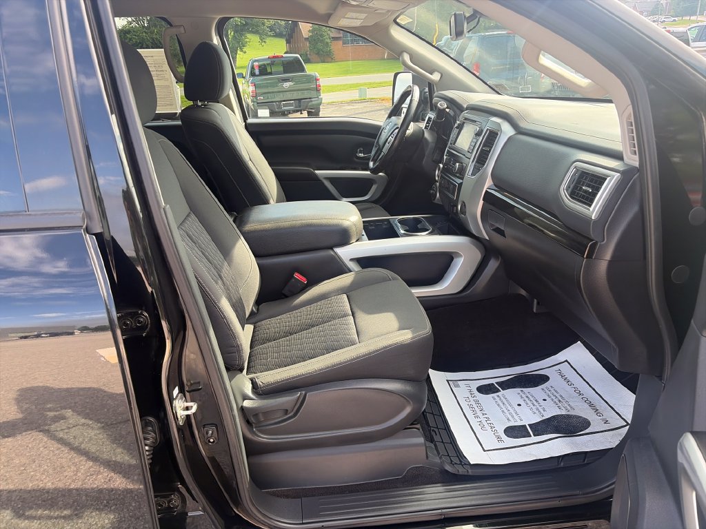 Used 2018 Nissan Titan SV w/ SV Convenience Package AWD/4WD image 43