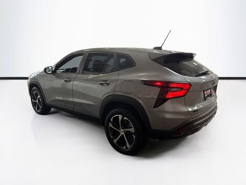 Used 2024 Chevrolet Trax RS FWD image 8