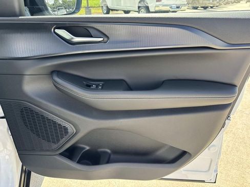 New 2025 Jeep Grand Cherokee Altitude image 25