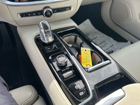 Used 2019 Volvo S60 T8 Inscription image 23