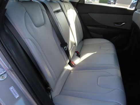 Used 2022 Hyundai Elantra Limited image 39