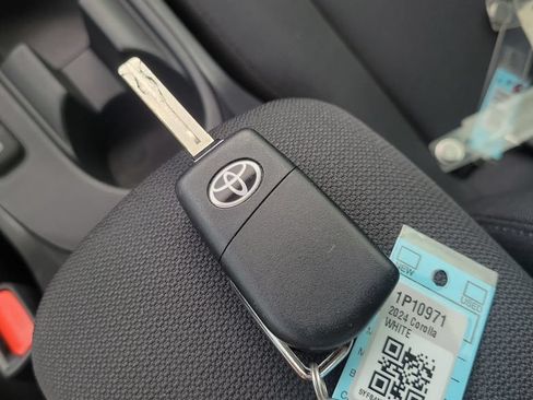 Used 2024 Toyota Corolla LE FWD image 20