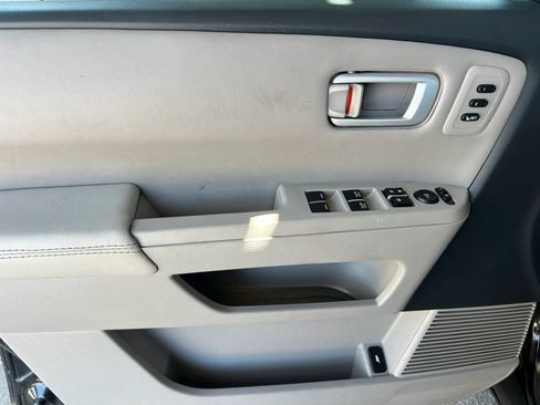 Used 2014 Honda Pilot Touring image 23