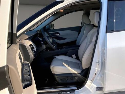 Used 2024 Nissan Rogue SL w/ SL Premium Package FWD image 23