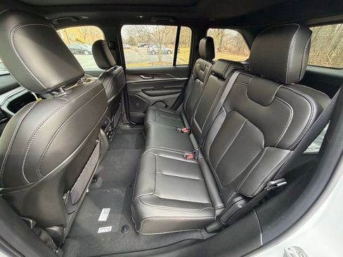 New 2025 Jeep Grand Cherokee Limited image 12