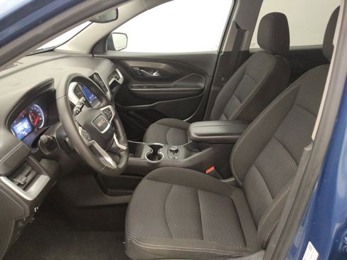 Used 2024 GMC Terrain SLE w/ Driver Convenience Package image 17