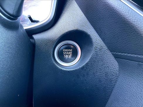 Used 2023 Toyota Corolla Cross XLE image 30