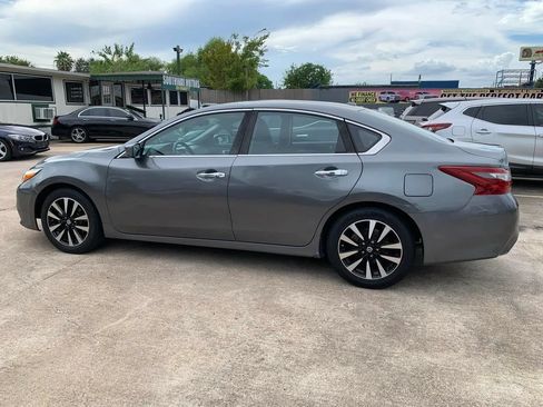 Used 2018 Nissan Altima 2.5 SV FWD image 8