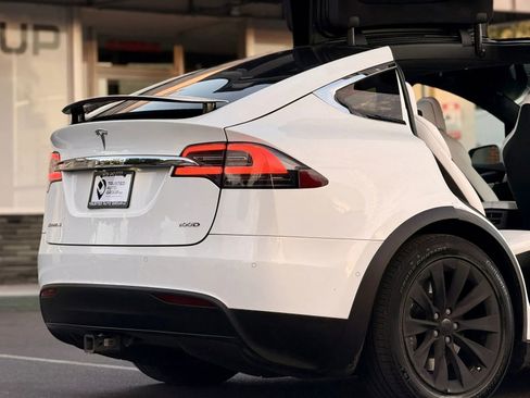 Used 2018 Tesla Model X 100D image 9