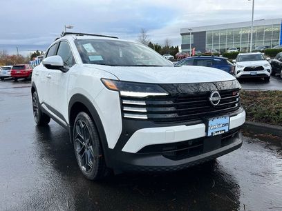 New 2025 Nissan Kicks SR w/ Illumination Package