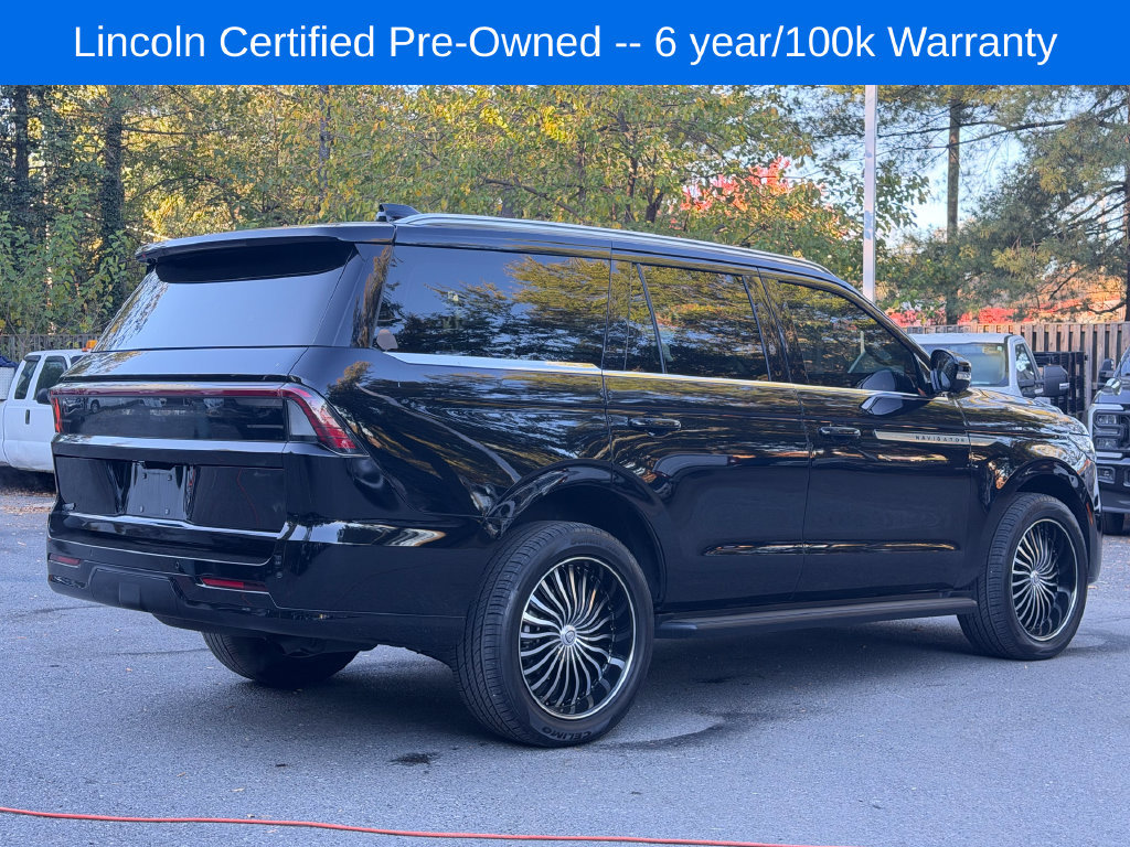Used 2026 Lincoln Navigator Premiere AWD/4WD image 6