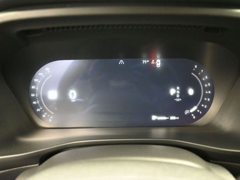 Used 2025 Volvo XC40 B5 Core AWD/4WD image 11