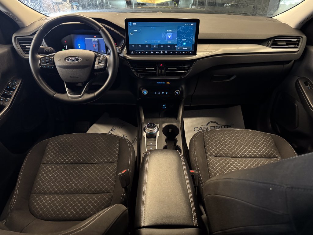 Used 2023 Ford Escape Active w/ Tech Pack #1 AWD/4WD image 9