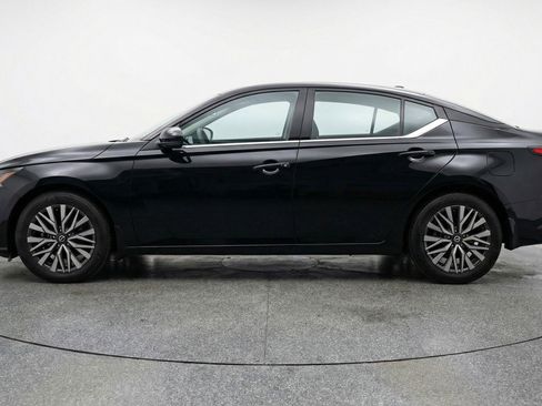 Used 2025 Nissan Altima 2.5 SV FWD image 5