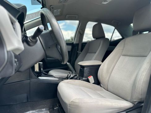 Used 2015 Toyota Corolla LE FWD image 9