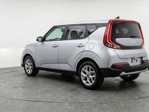 Used 2025 Kia Soul LX w/ LX Technology Package FWD image 6