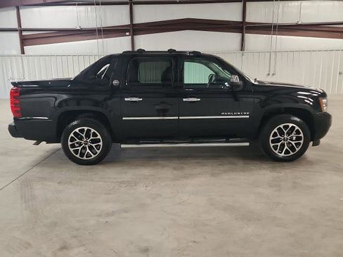 Used 2013 Chevrolet Avalanche LTZ RWD image 6